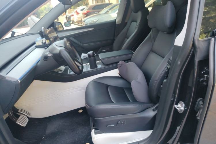 Used Tesla Model Y 2024 Long-Range All-Wheel-Drive Version Left Front Seat