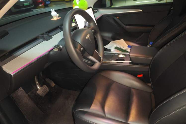 Used Tesla Model Y 2024 Long-Range All-Wheel-Drive Version Left Front Seat
