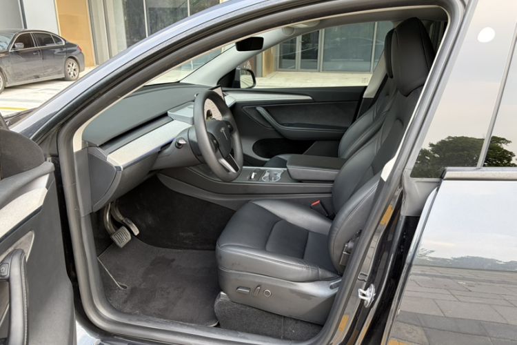 Used Tesla Model Y 2024 Rear-Wheel-Drive Version Left Front Seat