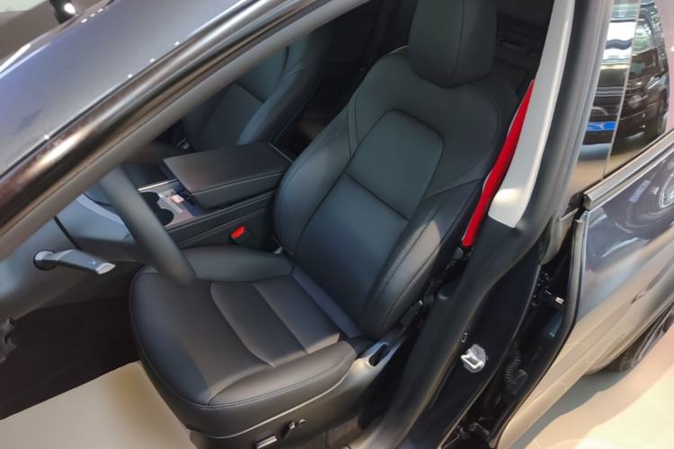 Used Tesla Model Y 2024 Rear-Wheel-Drive Version Left Front Seat
