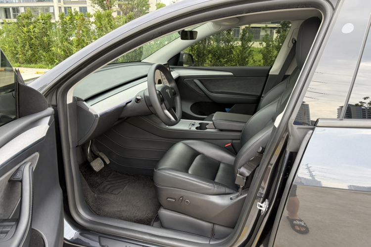 Used Tesla Model Y 2024 Rear-Wheel-Drive Version Left Front Seat