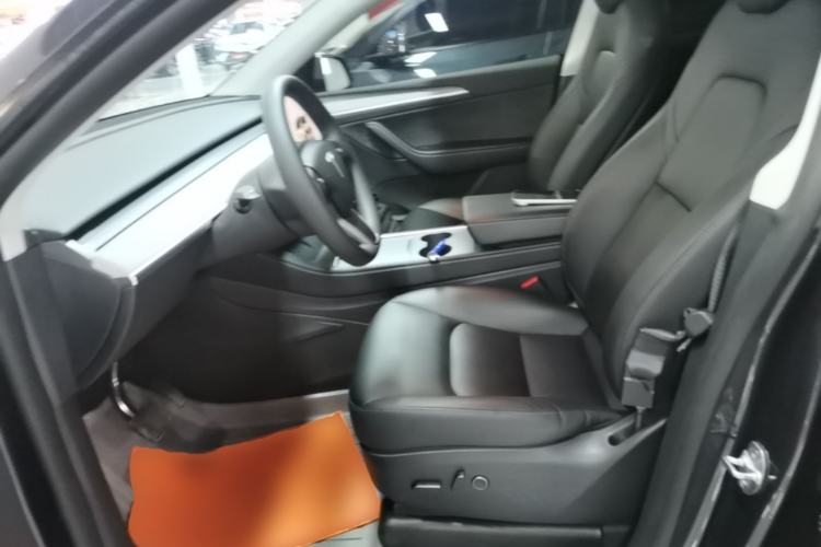 Used Tesla Model Y 2024 Long-Range All-Wheel-Drive Version Left Front Seat