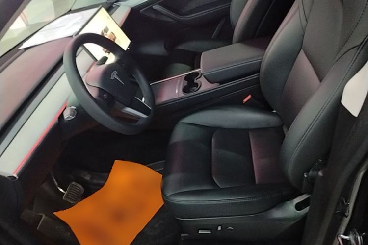 Used Tesla Model Y 2024 Long-Range All-Wheel-Drive Version Left Front Seat