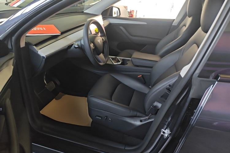 Used Tesla Model Y 2024 Long-Range All-Wheel-Drive Version Left Front Seat