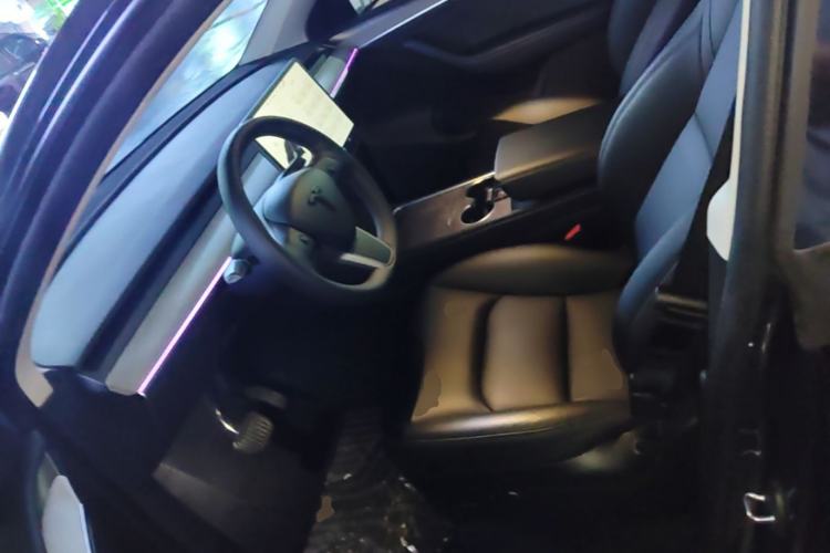 Used Tesla Model Y 2024 Long-Range All-Wheel-Drive Version Left Front Seat