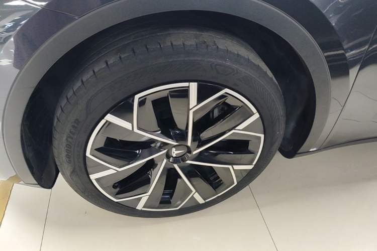 Used Tesla Model Y 2024 Rear-Wheel-Drive Version Left Front Wheel Hub