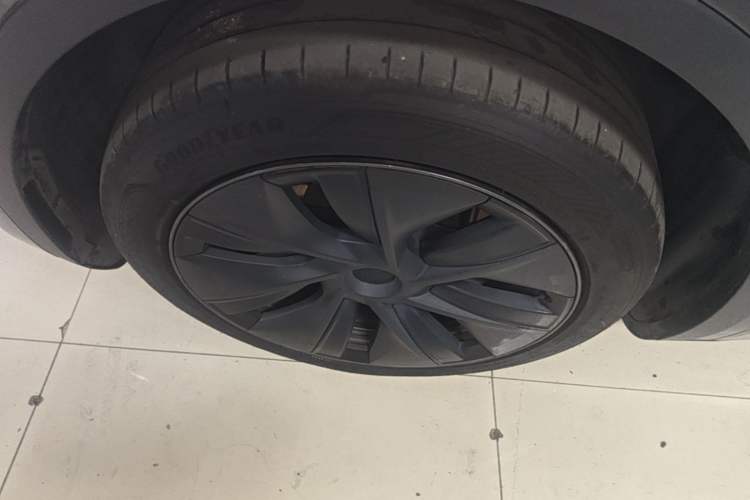 Used Tesla Model Y 2024 Rear-Wheel-Drive Version Left Front Wheel Hub