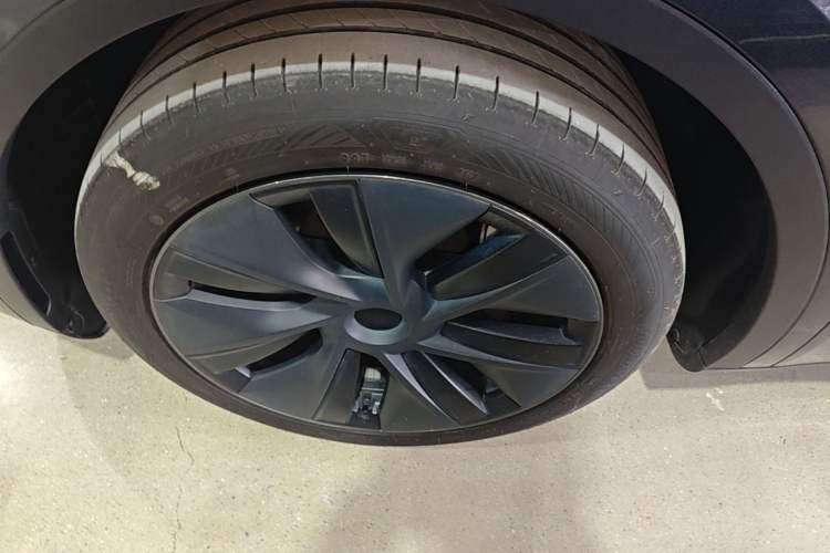 Used Tesla Model Y 2024 Rear-Wheel-Drive Version Left Front Wheel Hub