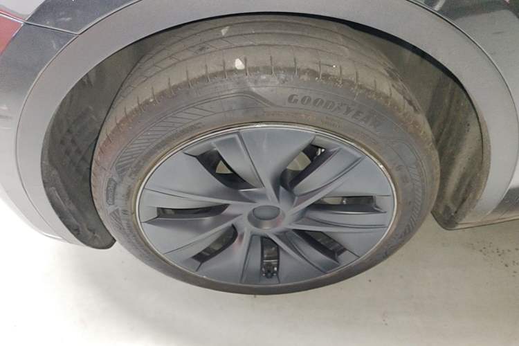 Used Tesla Model Y 2024 Rear-Wheel-Drive Version Left Front Wheel Hub