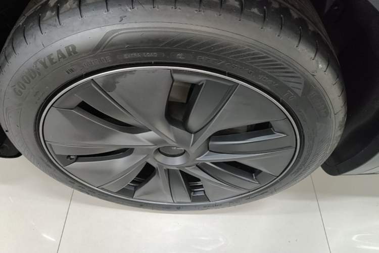 Used Tesla Model Y 2024 Rear-Wheel-Drive Version Left Front Wheel Hub