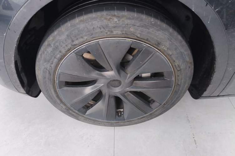Used Tesla Model Y 2024 Rear-Wheel-Drive Version Left Front Wheel Hub