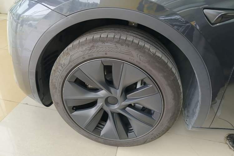 Used Tesla Model Y 2024 Rear-Wheel-Drive Version Left Front Wheel Hub