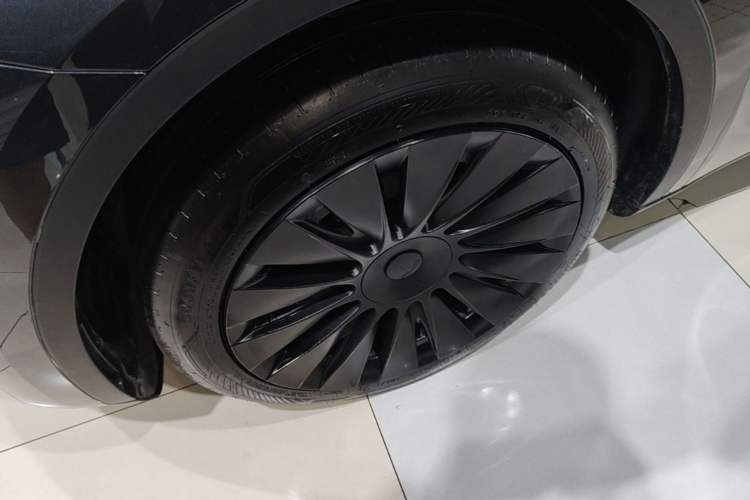 Used Tesla Model Y 2024 Rear-Wheel-Drive Version Left Front Wheel Hub