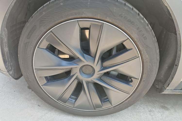 Used Tesla Model Y 2024 Rear-Wheel-Drive Version Left Front Wheel Hub