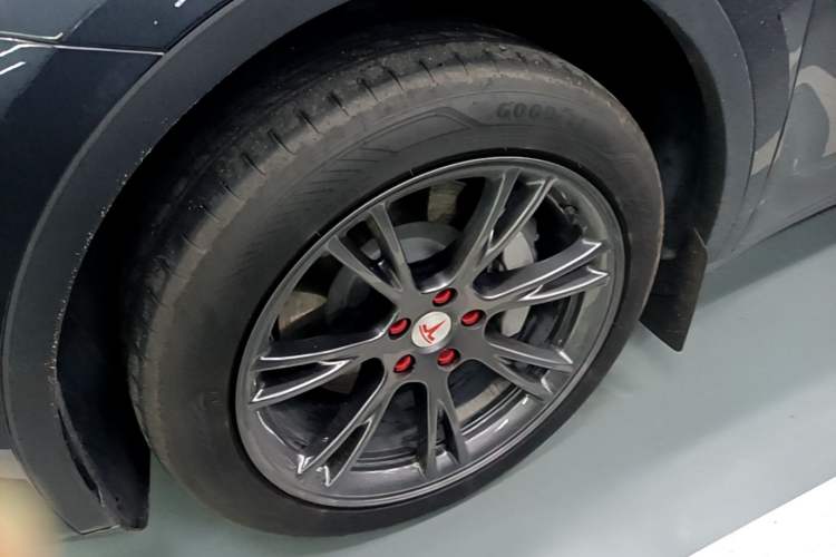 Used Tesla Model Y 2024 Rear-Wheel-Drive Version Left Front Wheel Hub