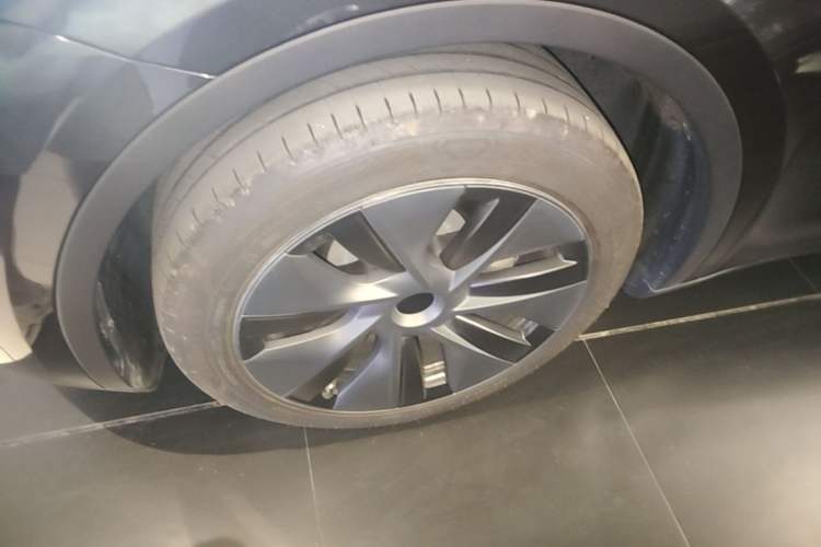 Used Tesla Model Y 2024 Rear-Wheel-Drive Version Left Front Wheel Hub
