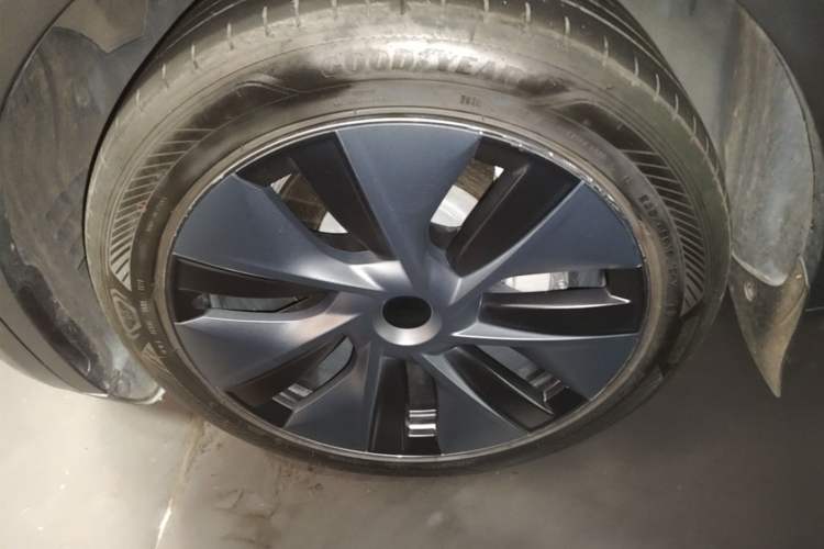 Used Tesla Model Y 2024 Rear-Wheel-Drive Version Left Front Wheel Hub