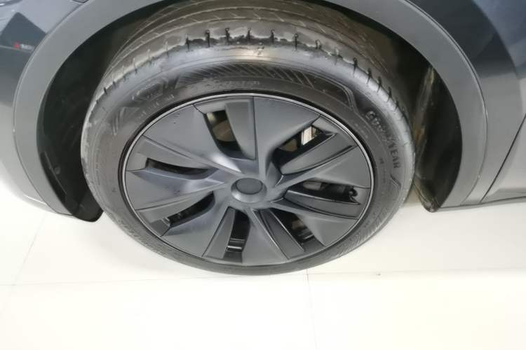 Used Tesla Model Y 2024 Rear-Wheel-Drive Version Left Front Wheel Hub