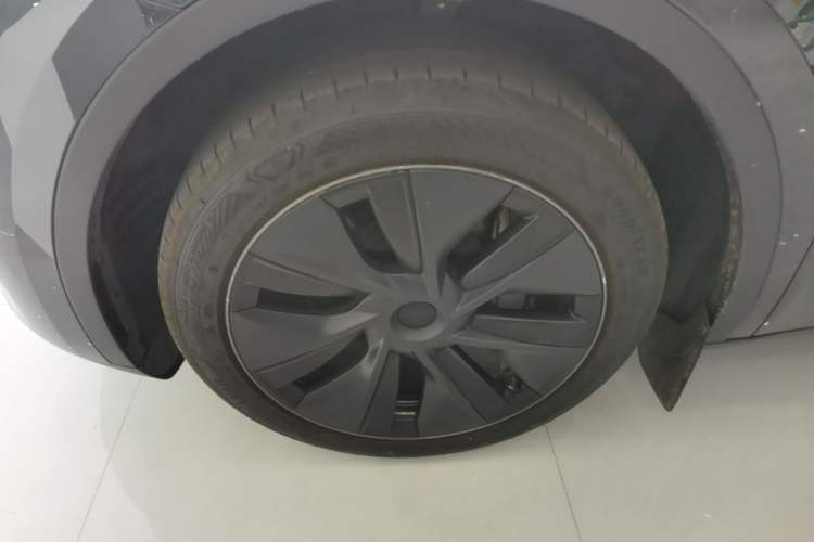 Used Tesla Model Y 2024 Rear-Wheel-Drive Version Left Front Wheel Hub