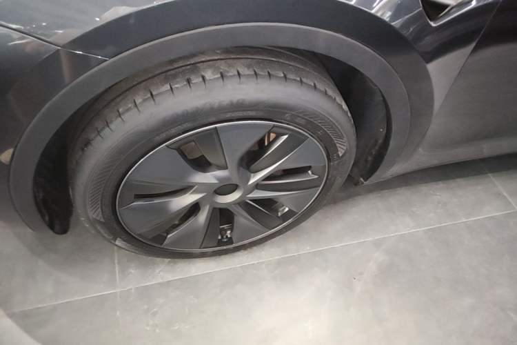 Used Tesla Model Y 2024 Rear-Wheel-Drive Version Left Front Wheel Hub
