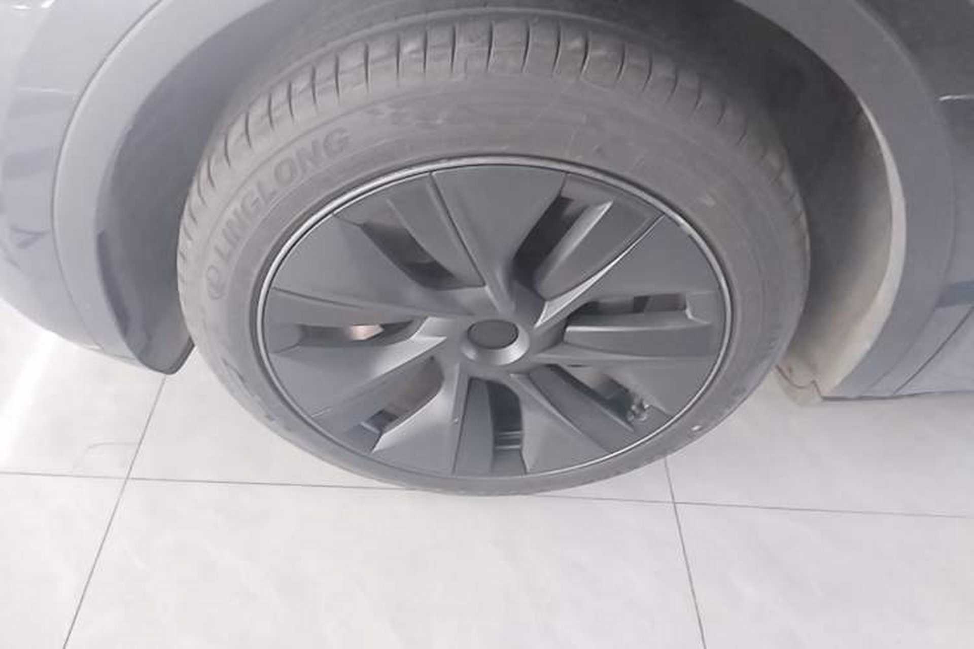 Used Tesla Model Y 2024 Rear-Wheel-Drive Version Left Front Wheel Hub