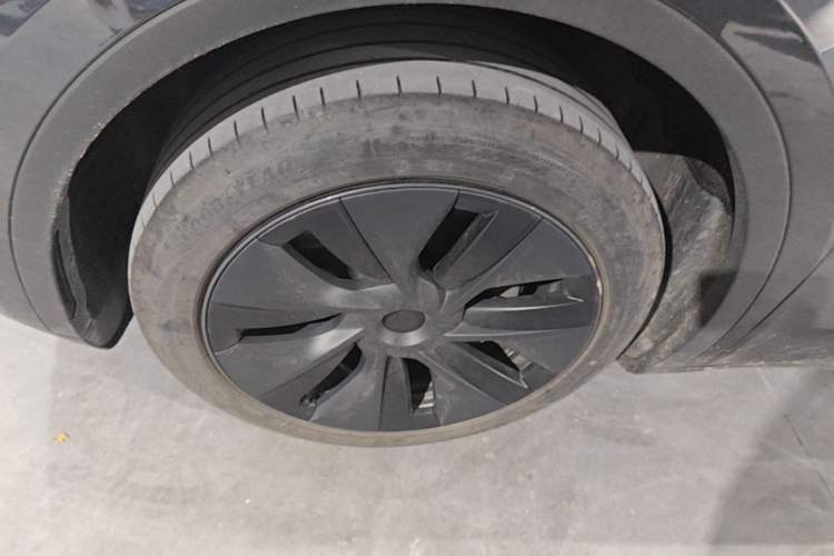 Used Tesla Model Y 2024 Rear-Wheel-Drive Version Left Front Wheel Hub