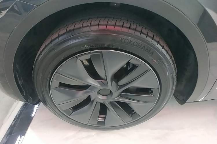 Used Tesla Model Y 2024 Rear-Wheel-Drive Version Left Front Wheel Hub