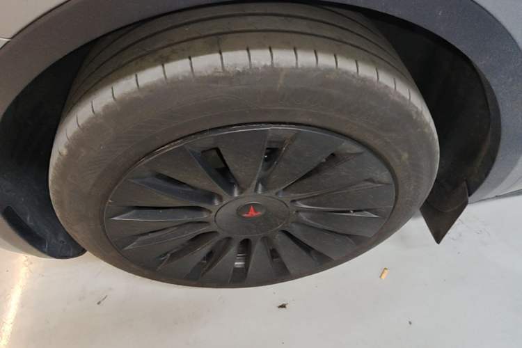 Used Tesla Model Y 2024 Rear-Wheel-Drive Version Left Front Wheel Hub