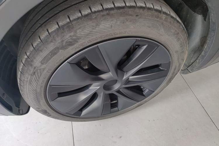 Used Tesla Model Y 2024 Rear-Wheel-Drive Version Left Front Wheel Hub