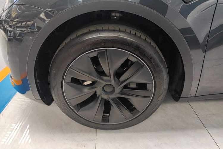 Used Tesla Model Y 2024 Rear-Wheel-Drive Version Left Front Wheel Hub