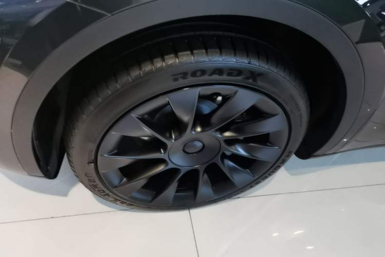 Used Tesla Model Y 2024 Rear-Wheel-Drive Version Left Front Wheel Hub