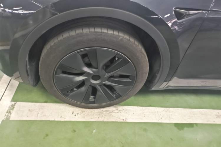 Used Tesla Model Y 2024 Rear-Wheel-Drive Version Left Front Wheel Hub