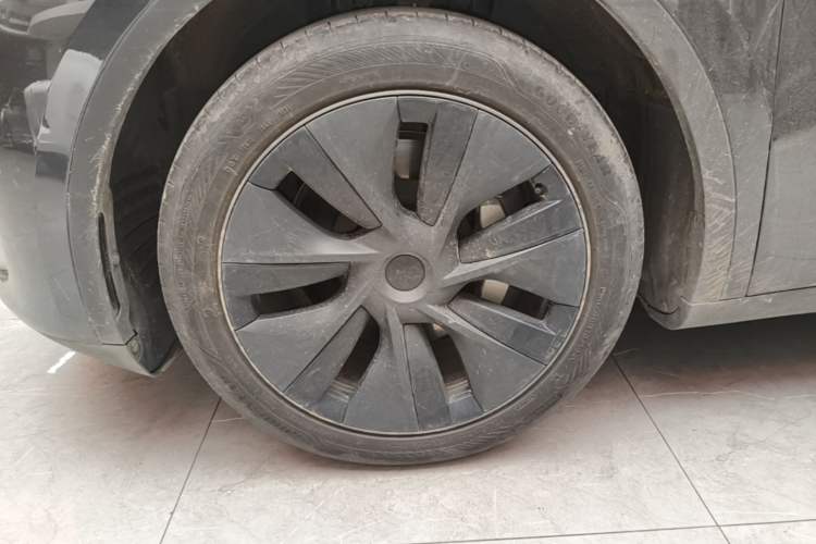 Used Tesla Model Y 2024 Rear-Wheel-Drive Version Left Front Wheel Hub