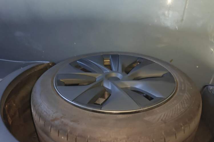 Used Tesla Model Y 2024 Rear-Wheel-Drive Version Left Front Wheel Hub