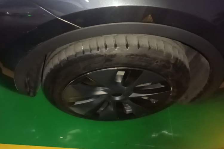 Used Tesla Model Y 2024 Rear-Wheel-Drive Version Left Front Wheel Hub