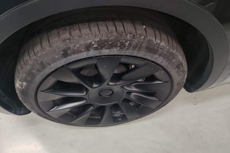 Used Tesla Model Y 2024 Rear-Wheel-Drive Version Left Front Wheel Hub