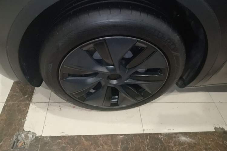 Used Tesla Model Y 2024 Rear-Wheel-Drive Version Left Front Wheel Hub