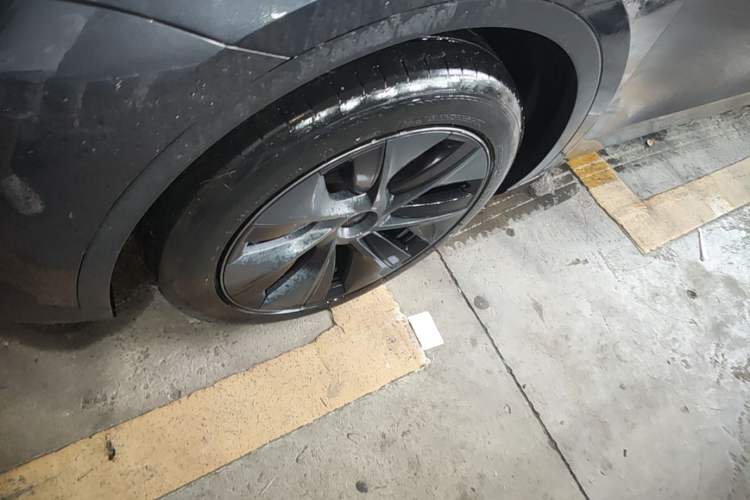 Used Tesla Model Y 2024 Rear-Wheel-Drive Version Left Front Wheel Hub