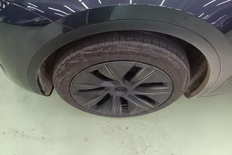 Used Tesla Model Y 2024 Rear-Wheel-Drive Version Left Front Wheel Hub