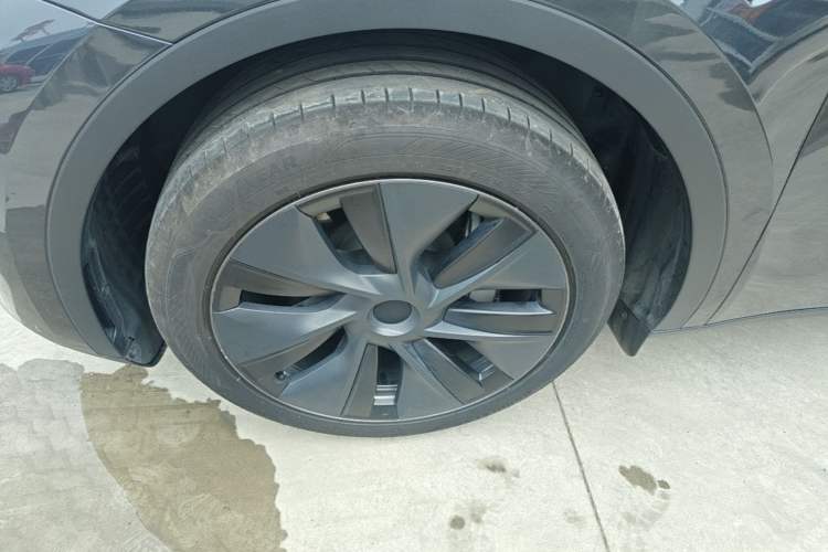 Used Tesla Model Y 2024 Rear-Wheel-Drive Version Left Front Wheel Hub