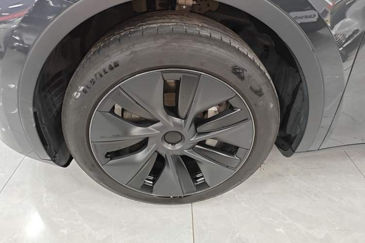 Used Tesla Model Y 2024 Rear-Wheel-Drive Version Left Front Wheel Hub