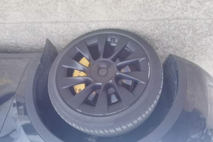 Used Tesla Model Y 2024 Rear-Wheel-Drive Version Left Front Wheel Hub