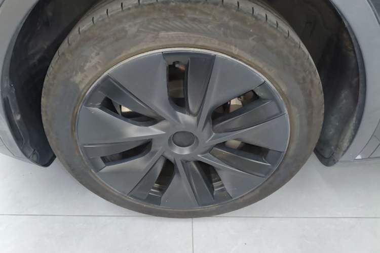 Used Tesla Model Y 2024 Rear-Wheel-Drive Version Left Front Wheel Hub