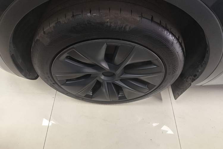 Used Tesla Model Y 2024 Rear-Wheel-Drive Version Left Front Wheel Hub