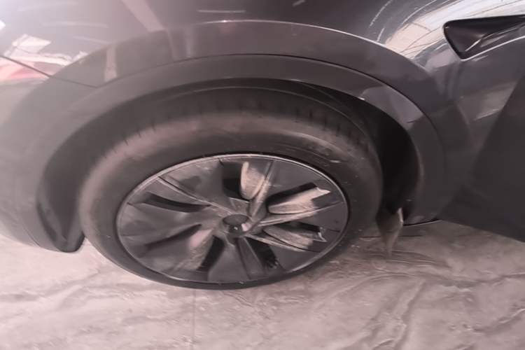 Used Tesla Model Y 2024 Rear-Wheel-Drive Version Left Front Wheel Hub