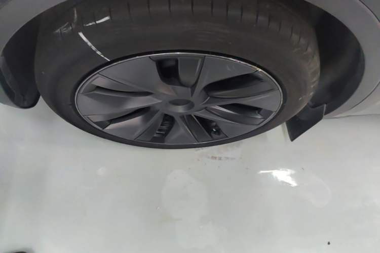Used Tesla Model Y 2024 Rear-Wheel-Drive Version Left Front Wheel Hub