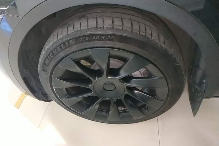 Used Tesla Model Y 2024 Rear-Wheel-Drive Version Left Front Wheel Hub