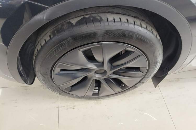Used Tesla Model Y 2024 Rear-Wheel-Drive Version Left Front Wheel Hub