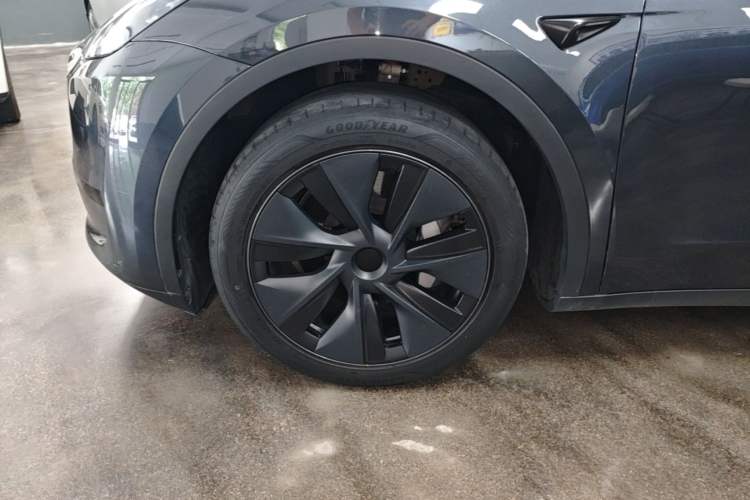 Used Tesla Model Y 2024 Rear-Wheel-Drive Version Left Front Wheel Hub