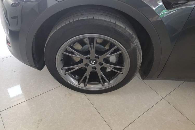 Used Tesla Model Y 2024 Rear-Wheel-Drive Version Left Front Wheel Hub